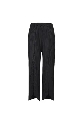 Wide-legged pants